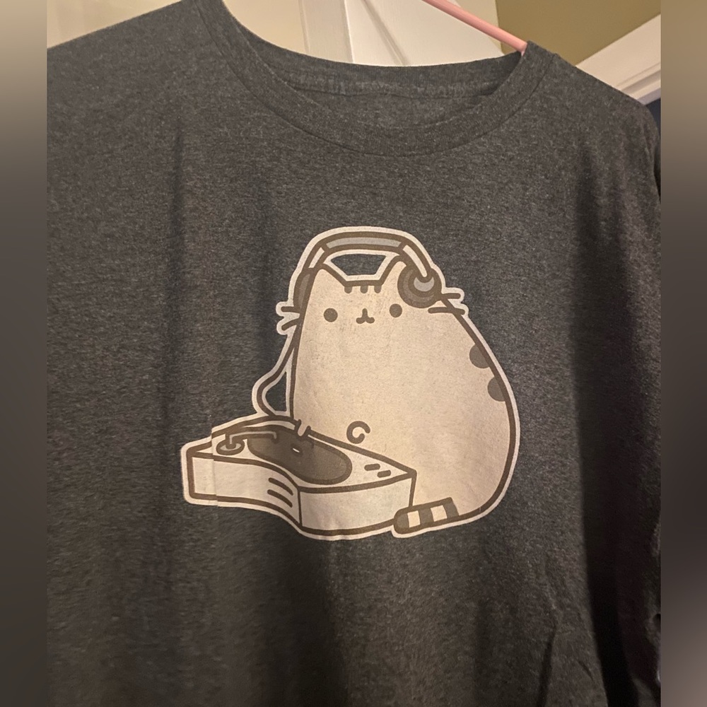 A fabulous Pusheen shirt